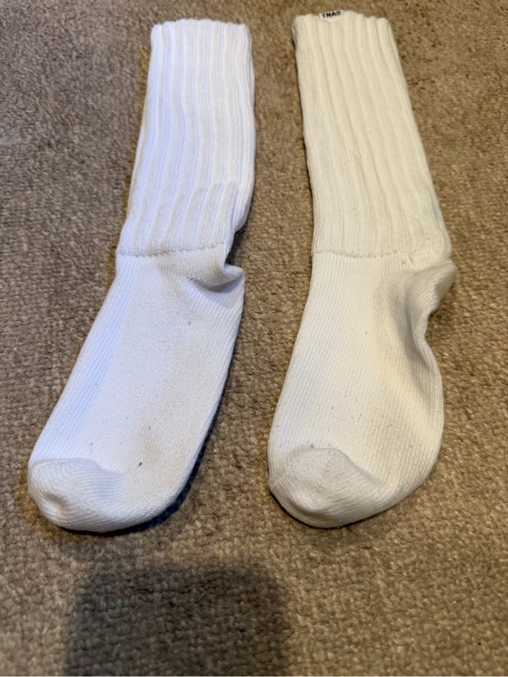 Aritzia Women's Best-Ever Slouchy Ankle & Crew Socks - Picture 9 of 10